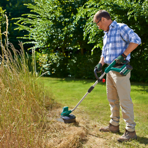 Aku trimer za travu sa 2 baterije