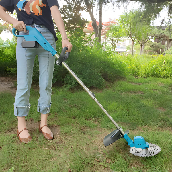 Aku trimer za travu sa 2 baterije